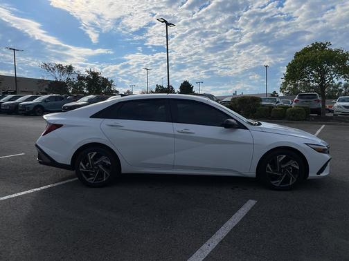 2025 Hyundai ELANTRA HEV SEL Sport