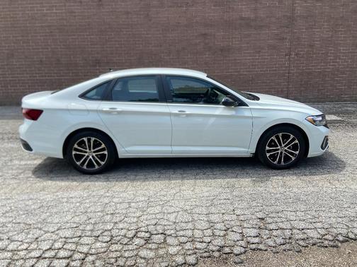 Pure White 2023 Volkswagen Jetta 1.5T Sport