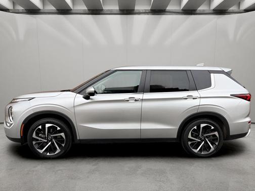 Alloy Silver Metallic 2024 Mitsubishi Outlander SE S-AWC