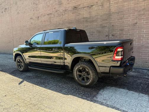 Diamond Black Crystal Pearlcoat 2023 RAM 1500 Rebel