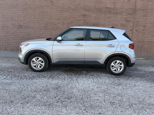 2022 Hyundai VENUE SE