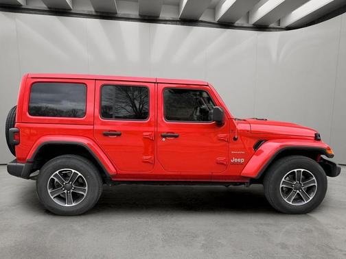 2023 Jeep Wrangler 4-Door Sahara
