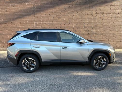 Shimmering Silver 2026 Hyundai TUCSON SEL