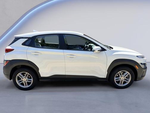 Lunar White 2023 Hyundai KONA SE