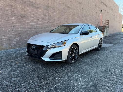 2023 Nissan Altima SR FWD