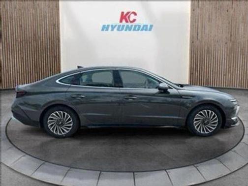 2025 Hyundai SONATA Hybrid SE