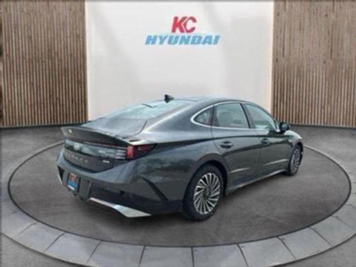 2025 Hyundai SONATA Hybrid SE