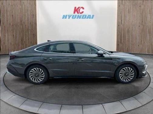 2025 Hyundai SONATA Hybrid SE