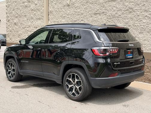 Diamond Black Crystal Pearlcoat 2025 Jeep Compass Limited