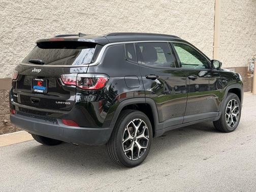 Diamond Black Crystal Pearlcoat 2025 Jeep Compass Limited