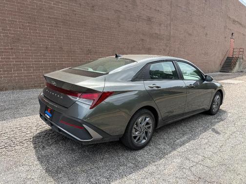 Amazon Gray 2024 Hyundai ELANTRA SEL
