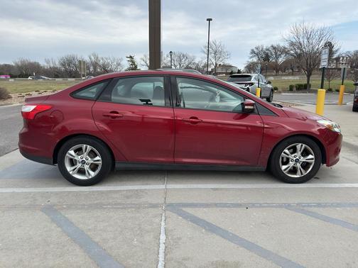 RUBY RED TINTED CLEARCOAT 2014 Ford Focus SE