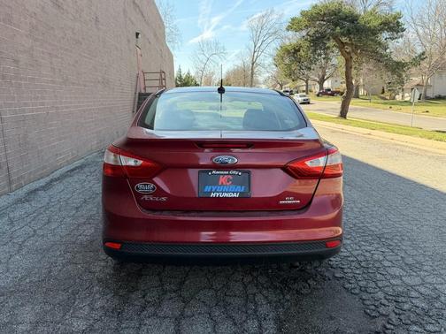 RUBY RED TINTED CLEARCOAT 2014 Ford Focus SE