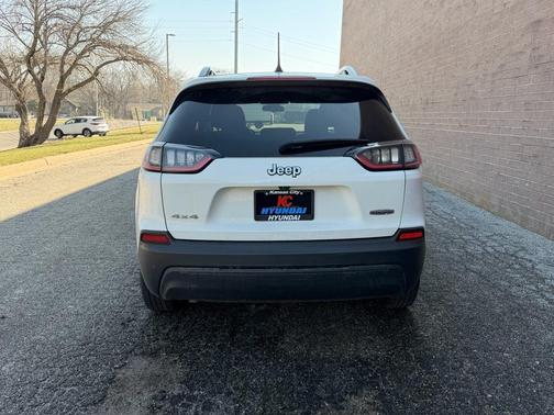 Bright White Clearcoat 2019 Jeep Cherokee Latitude