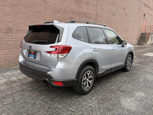 Ice Silver Metallic 2019 Subaru Forester Premium