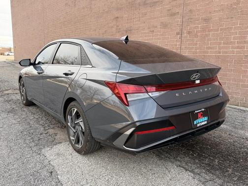 2025 Hyundai ELANTRA SEL