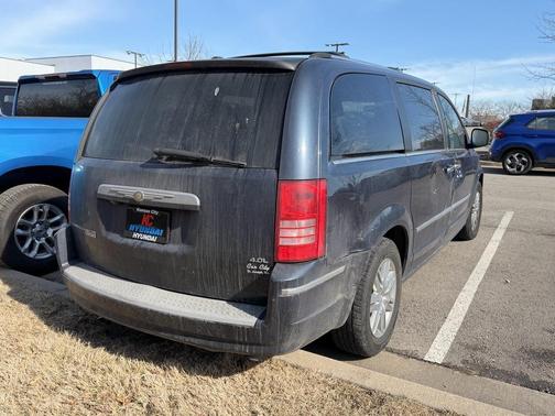 2008 Chrysler Town & Country Limited