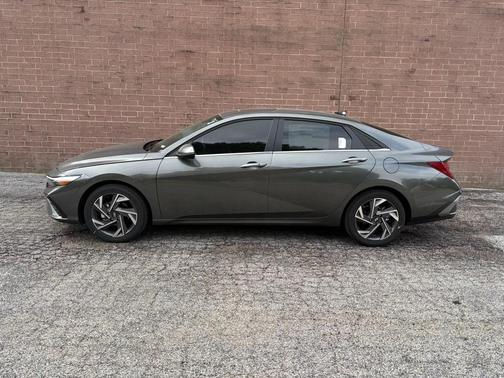 Amazon Gray 2026 Hyundai ELANTRA Limited