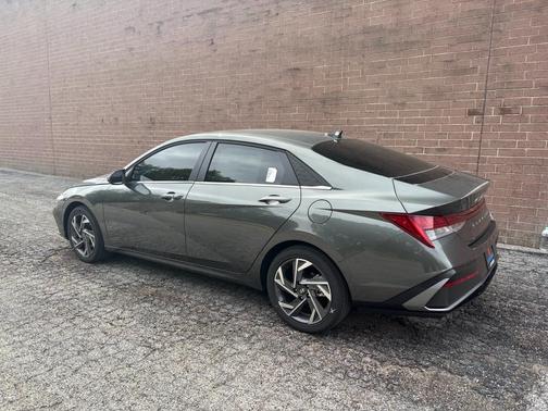 Amazon Gray 2026 Hyundai ELANTRA Limited