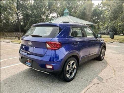 2025 Hyundai VENUE SEL