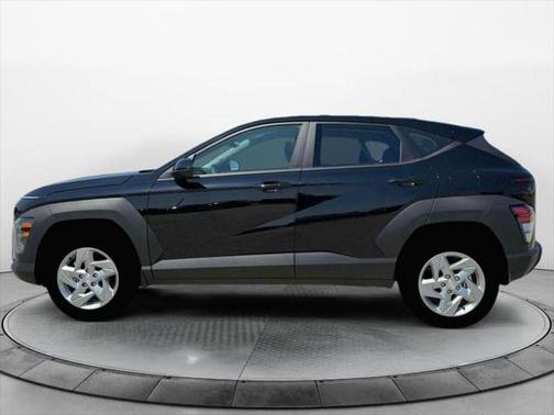 Abyss Black Pearl 2026 Hyundai KONA SE