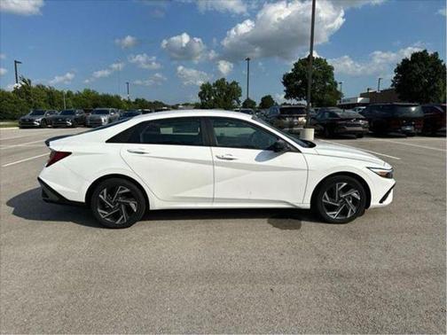 2025 Hyundai ELANTRA HEV SEL Sport