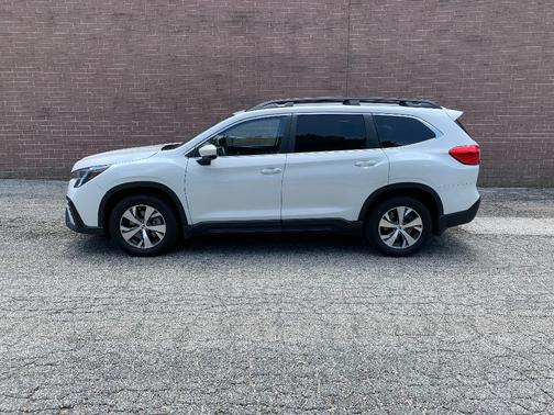 Crystal White Pearl 2024 Subaru Ascent Premium 7-Passenger