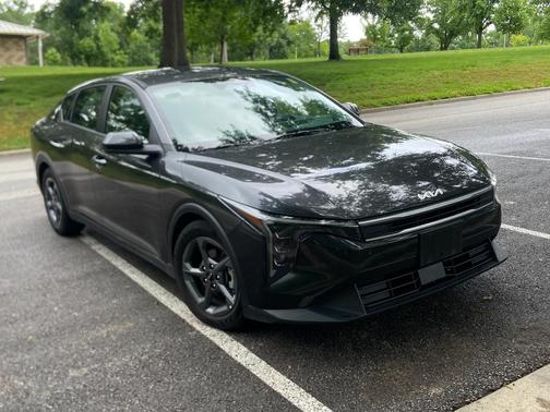 Aurora Black Pearl 2025 Kia K4 LXS