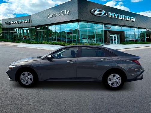 Amazon Gray 2026 Hyundai ELANTRA SE