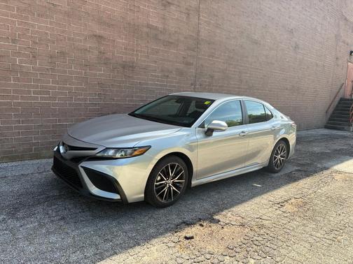 Celestial Silver Metallic 2024 Toyota Camry SE