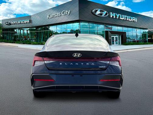 Abyss Black 2026 Hyundai ELANTRA Limited