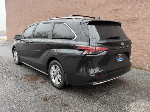 2022 Toyota Sienna Platinum
