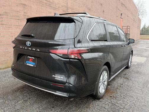 2022 Toyota Sienna Platinum