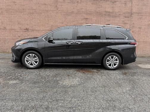 2022 Toyota Sienna Platinum
