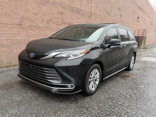 2022 Toyota Sienna Platinum