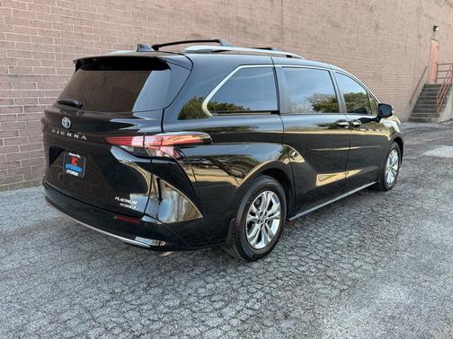 2022 Toyota Sienna Platinum