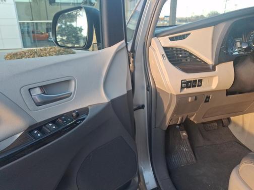 2015 Toyota Sienna XLE Premium