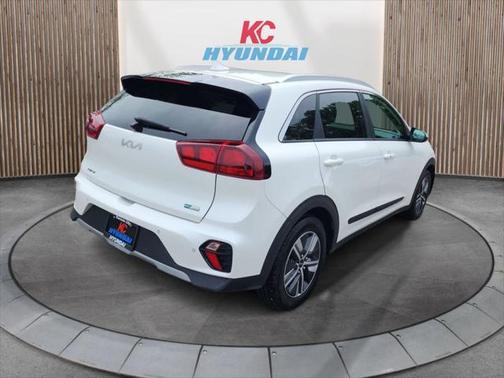 2022 Kia Niro LXS