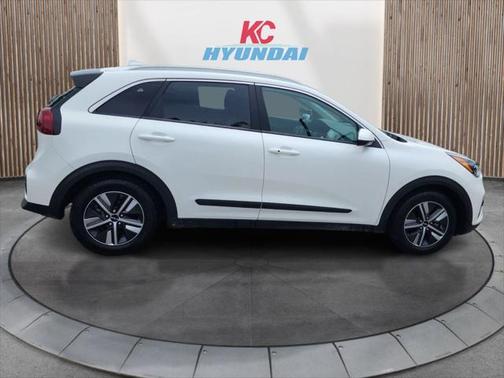 2022 Kia Niro LXS