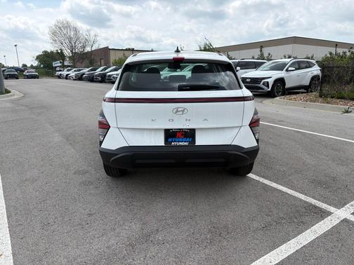 Atlas White 2026 Hyundai KONA SE