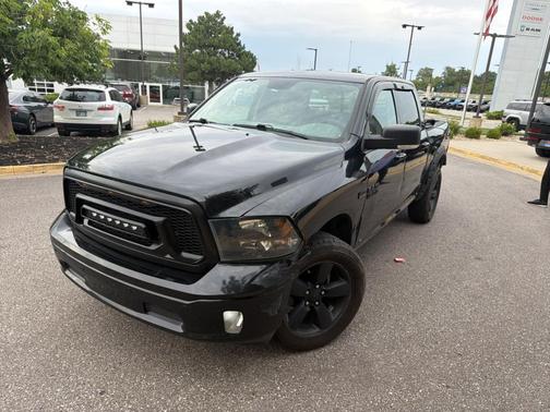 Brilliant Black Crystal Pearlcoat 2018 RAM 1500 Big Horn