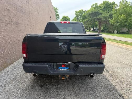 Diamond Black Crystal Pearl 2021 RAM 1500 Classic SLT