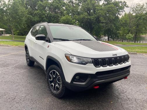 Bright White Clearcoat 2025 Jeep Compass Trailhawk