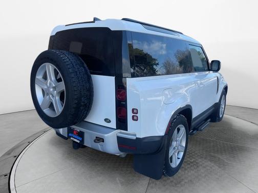 2023 Land Rover Defender 90 SE