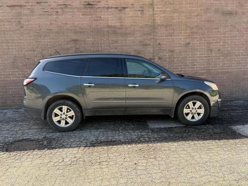 Cyber Gray Metallic 2013 Chevrolet Traverse 2LT