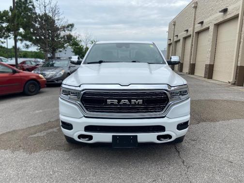 Bright White Clearcoat 2023 RAM 1500 Limited