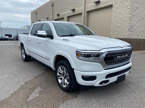 Bright White Clearcoat 2023 RAM 1500 Limited