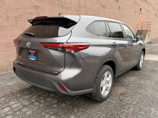 2023 Toyota Highlander Hybrid LE