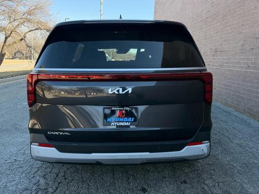 2025 Kia Carnival LX