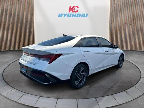 2025 Hyundai ELANTRA SEL